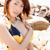 88-square/2386-chan_ching_ming-poses_on_beach-110514/pthumbs/003.jpg