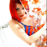barely-evil/showering_redhead_in_striped_bikini-120709/pthumbs/yol003_003.jpg