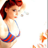 barely-evil/showering_redhead_in_striped_bikini-120709/pthumbs/yol003_023.jpg