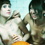 gothic-babes/emo_girls_halloween_pumpkins-102013/pthumbs/gothicsluts07.jpg
