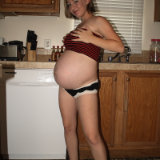 pregnant-kristi/15-tube_top_black_panties-100110/pthumbs/04.jpg