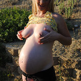 pregnant-kristi/2066-kristi-posing_outdoors-121412/pthumbs/07.jpg