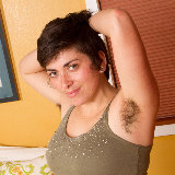 wearehairy/louise-spreads_on_bed/pthumbs/Louise_Bed_017.jpg