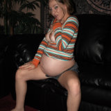 pregnant-kristi/14-pulls_out_boobs-052110/pthumbs/11.jpg