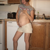 pregnant-kristi/3-little_19_week_belly-022410/pthumbs/04.jpg