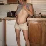 pregnant-kristi/3-little_19_week_belly-022410/pthumbs/05.jpg